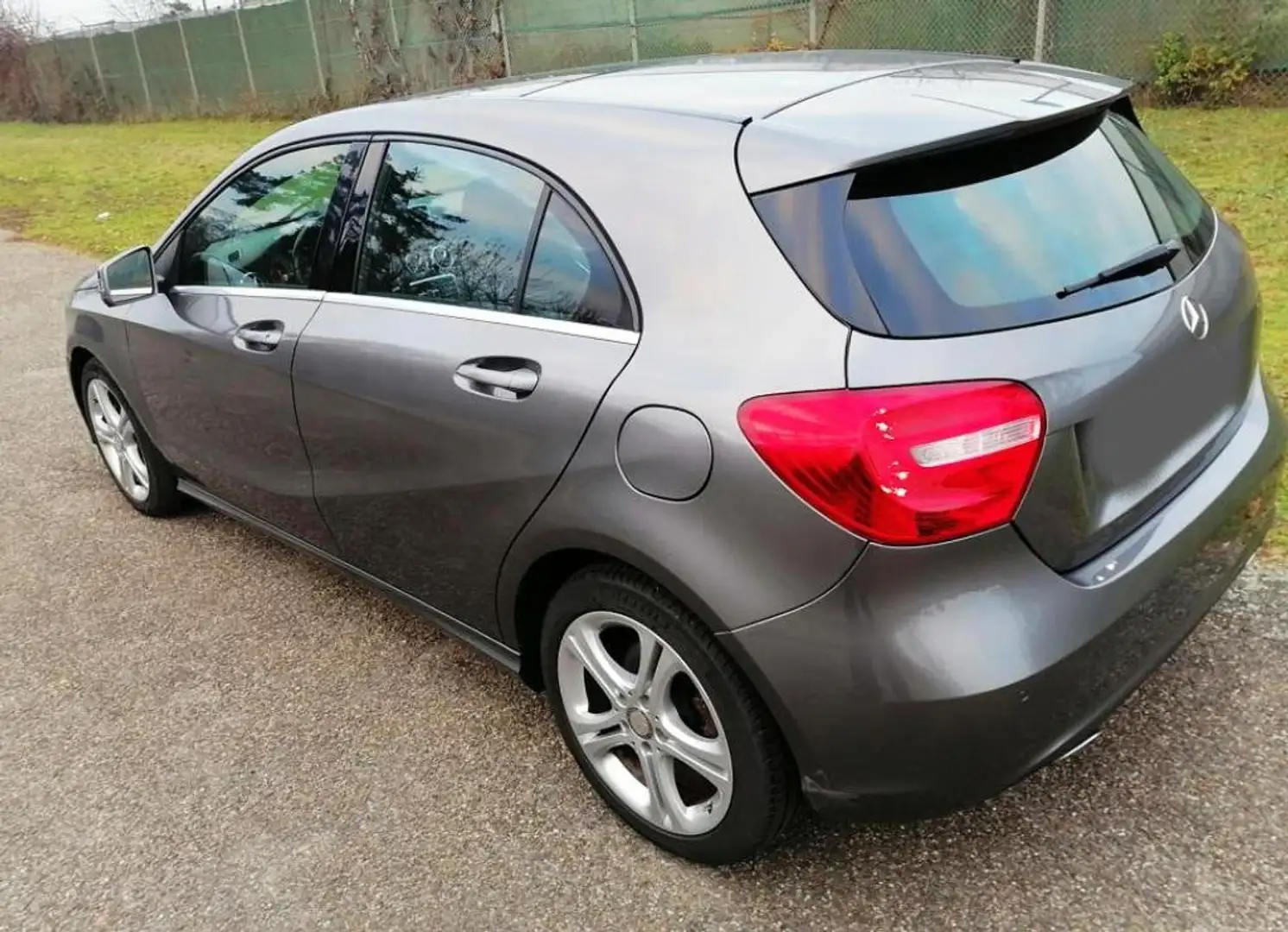 Mercedes-Benz A 200 7G-DCT Urban,PanoDach,Navi,SHZ,PDC,Tempomat... Grau - 2