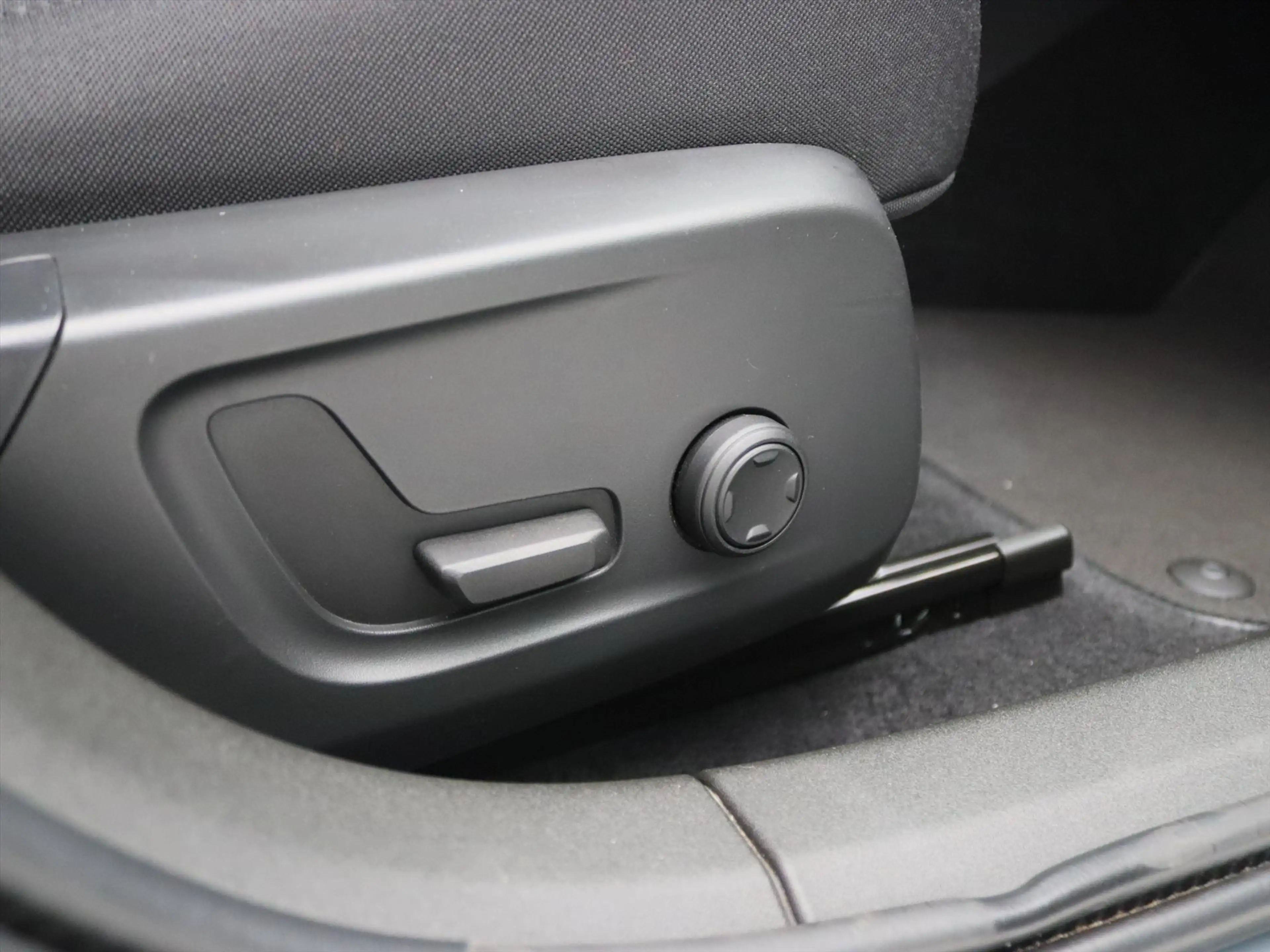 Polestar 2 Long Range Single Motor 231PK 93% SoH [ PILOT PACK — photo 17