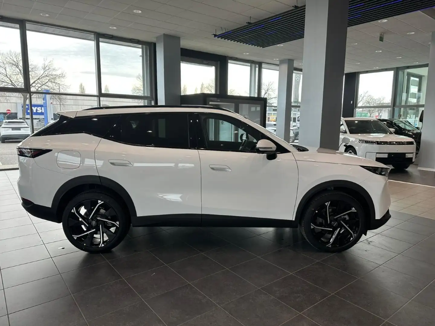 Omoda 5 PHEV 1.5TGDI DHT1 Premium Weiß - 2