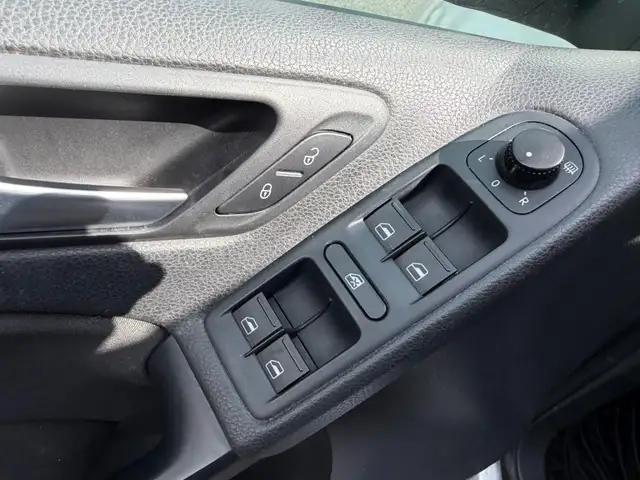 Volkswagen Golf view 14