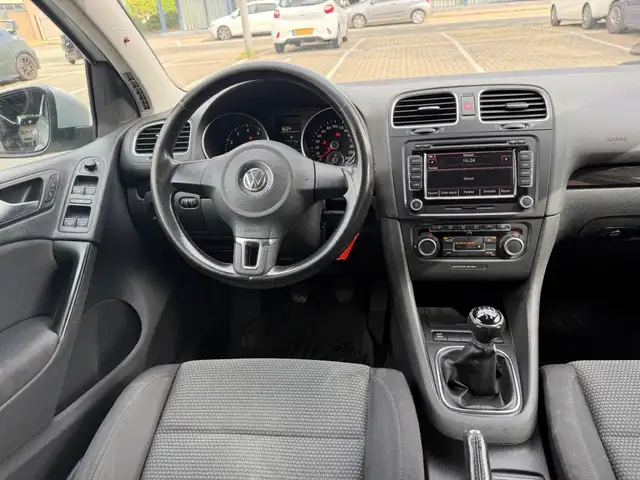 Volkswagen Golf view 2