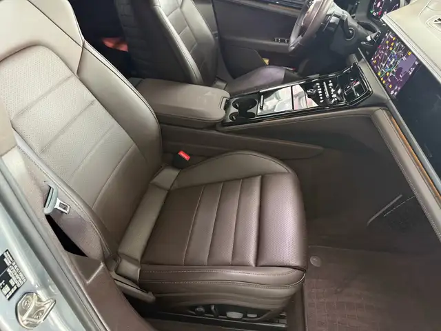 Porsche Panamera view 12