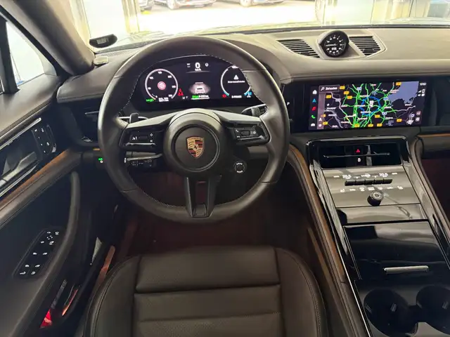 Porsche Panamera view 10