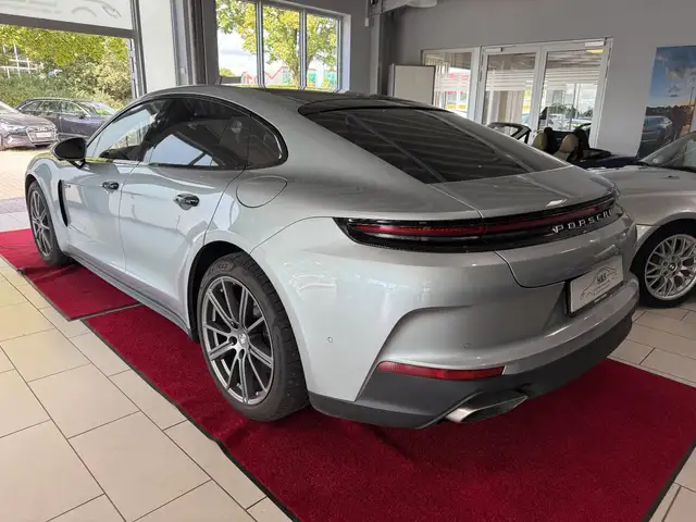 Porsche Panamera view 8