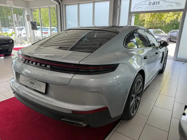 Porsche Panamera view 7