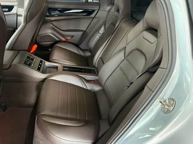 Porsche Panamera view 13