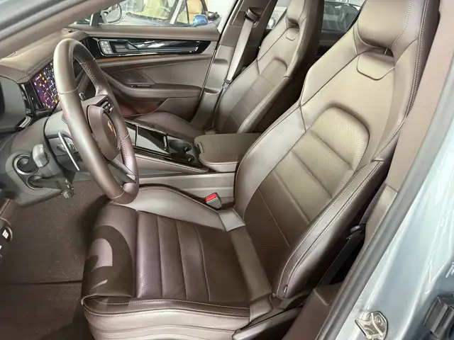 Porsche Panamera view 11