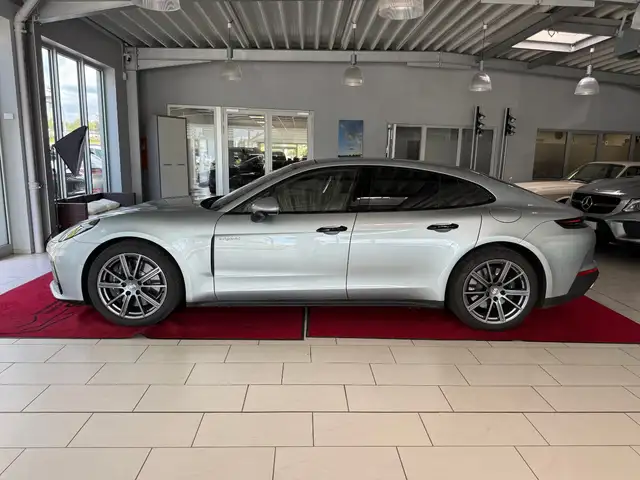 Porsche Panamera view 3