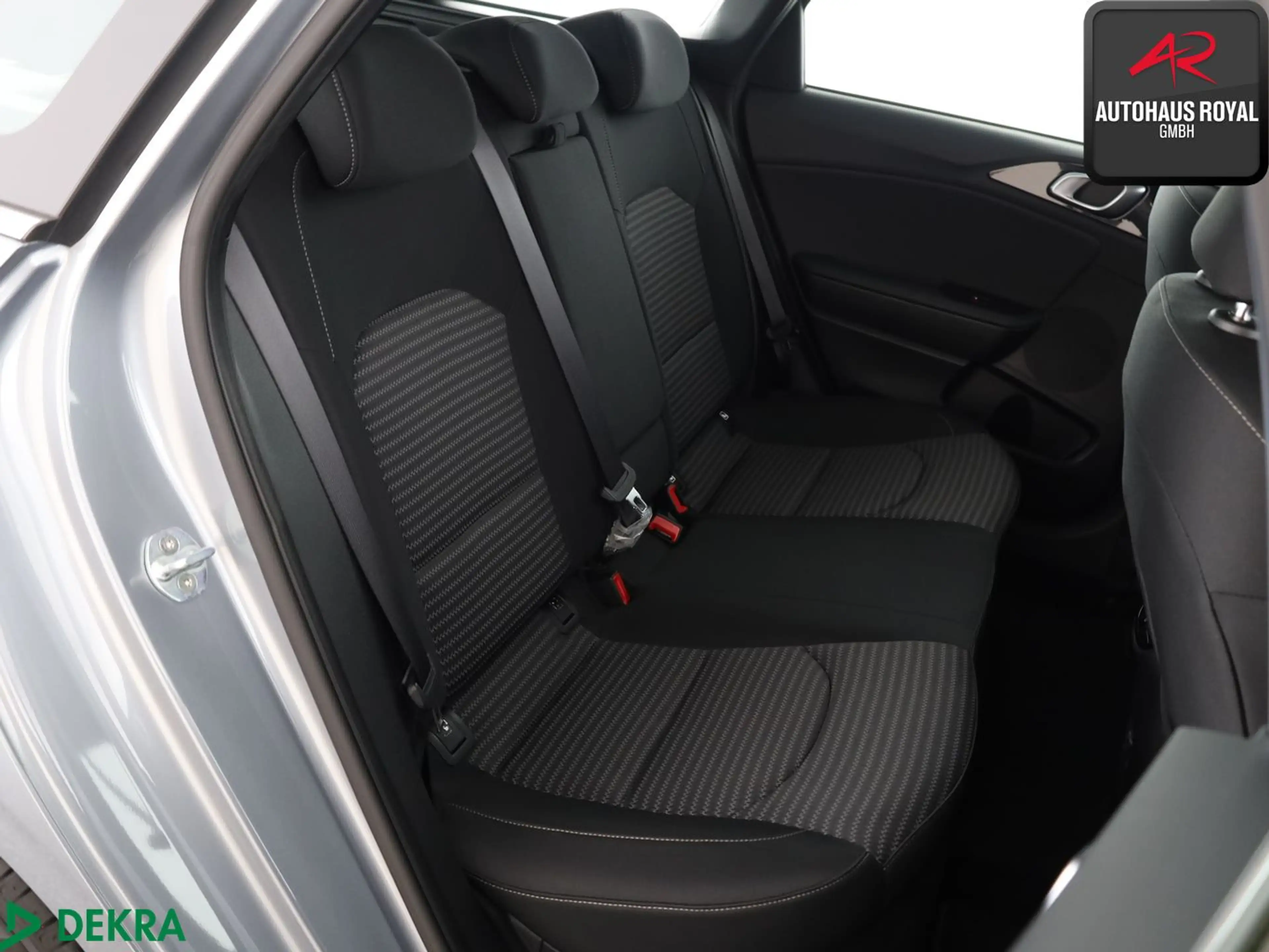 Kia Ceed / cee'd Sportswagon 1.6 Plug-in Hybrid SMARTKEY — photo 10