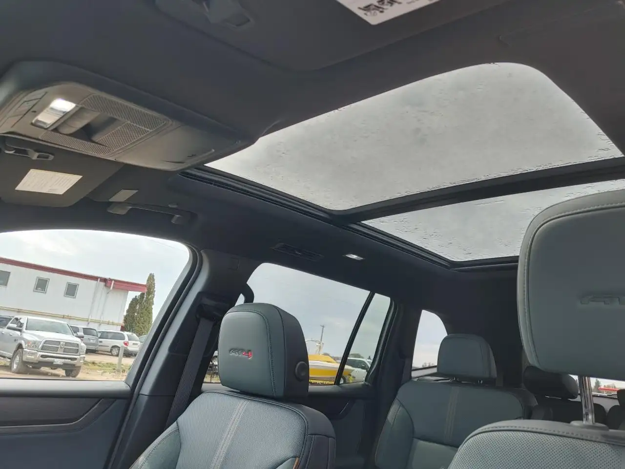GMC Acadia снимка GMC Acadia