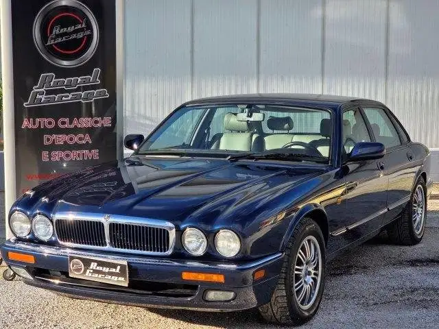 Jaguar XJ6 JAGUAR XJ6 4.0 SPORT -service book -