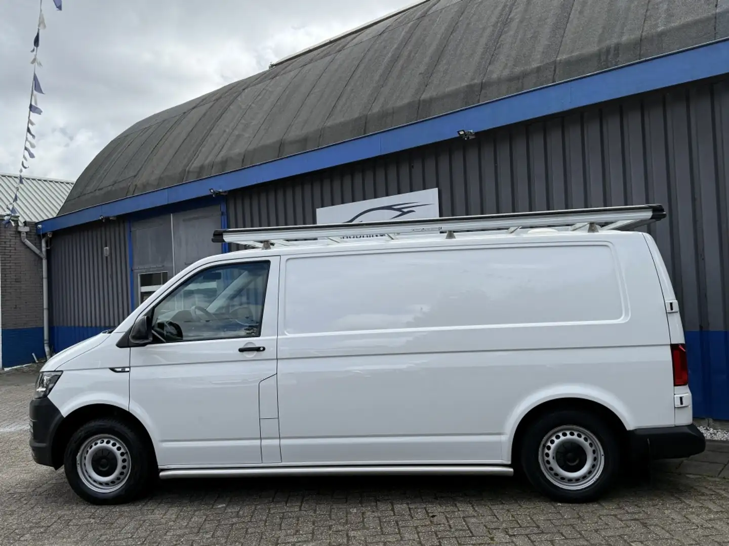 Volkswagen Transporter 2.0 TDI L2H1 Comf. Wit - 2