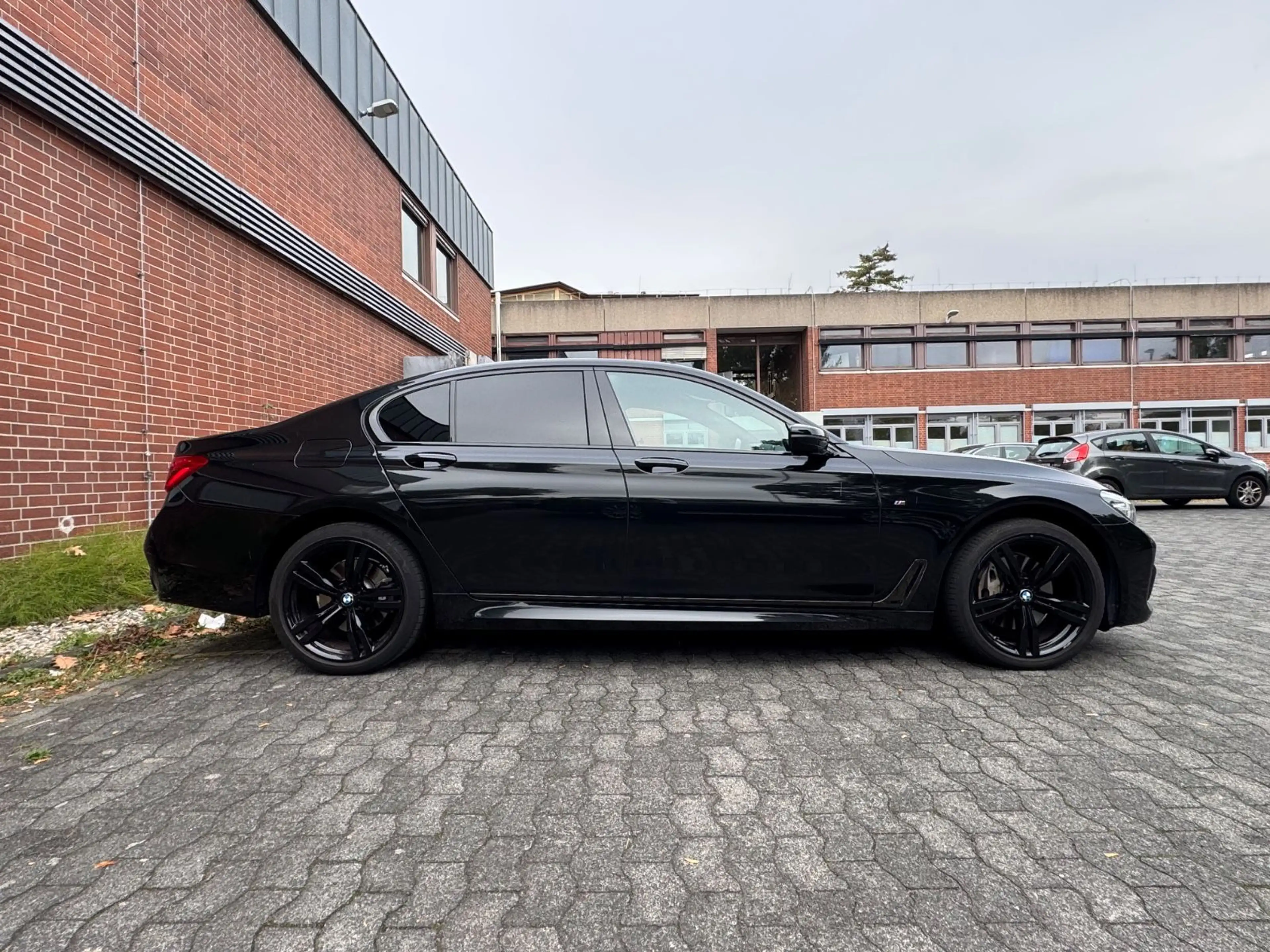 BMW 730 d xDrive Shadow M-SPORT SOFTCLOSE*HUP*LEDER* — photo 4