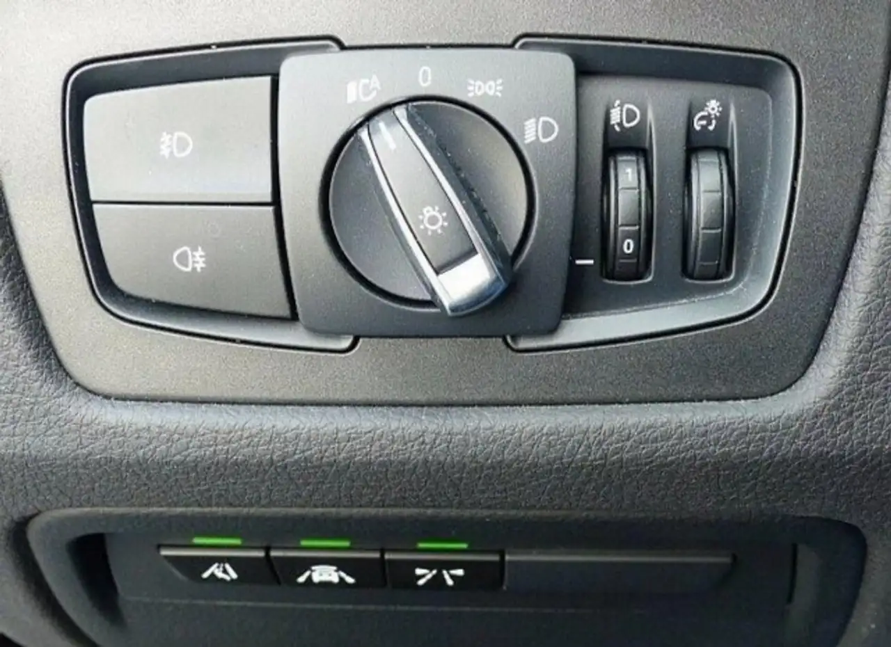 BMW 320 i Touring xDrive Advantage 8-fach bereift — photo 9