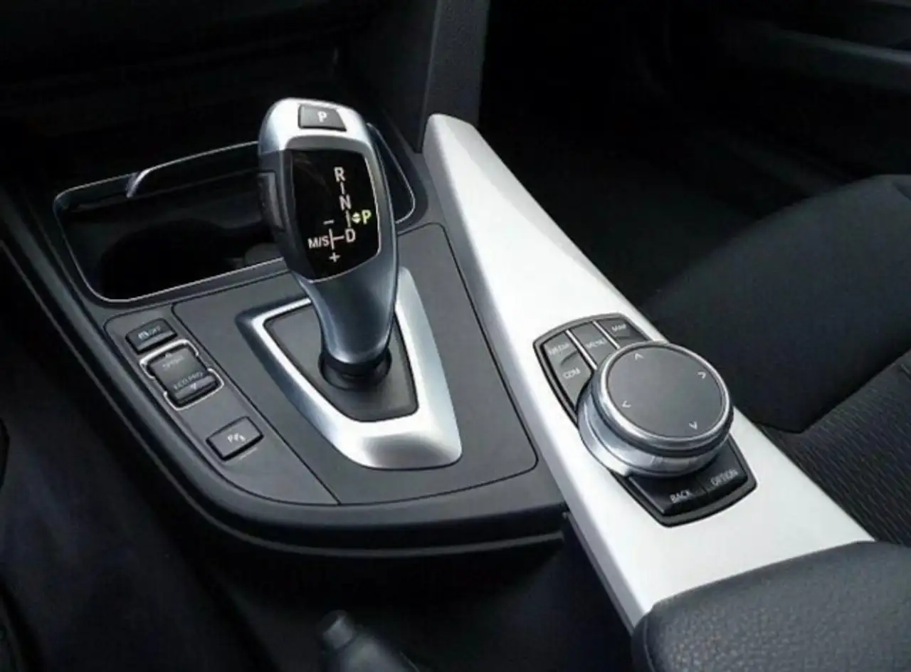 BMW 320 i Touring xDrive Advantage 8-fach bereift — photo 7