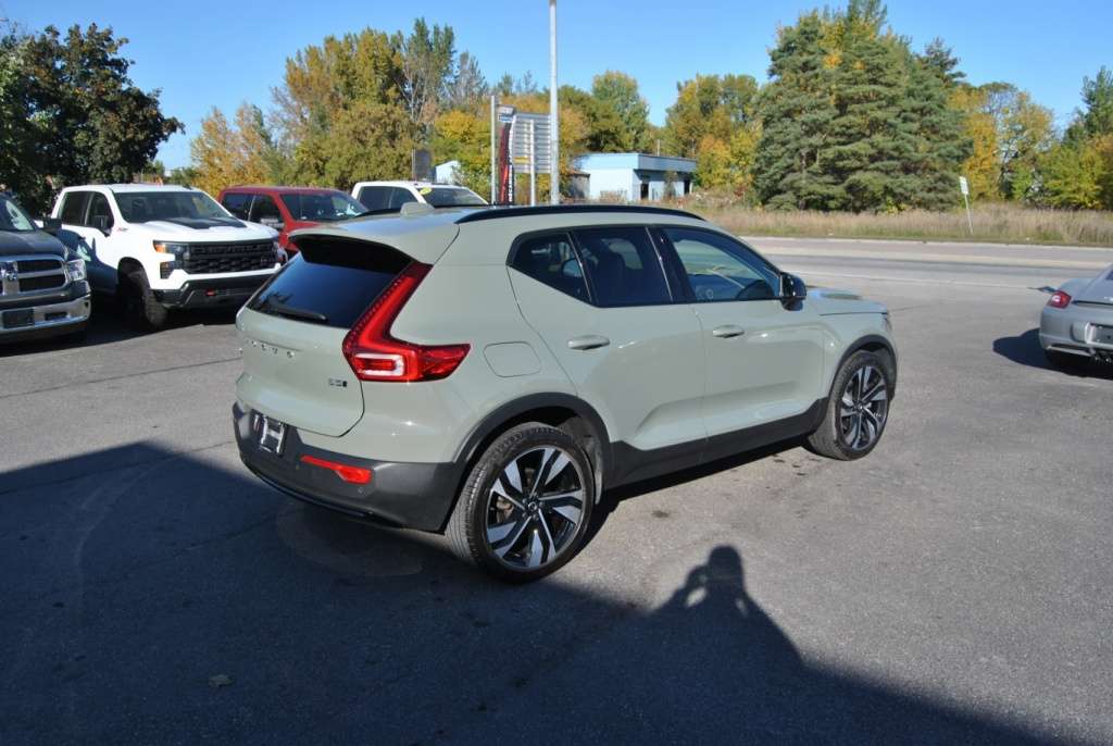 2023 Volvo XC40