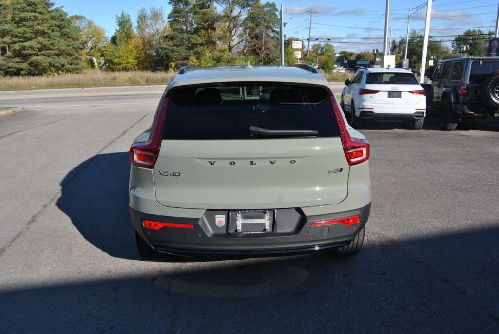 2023 Volvo XC40