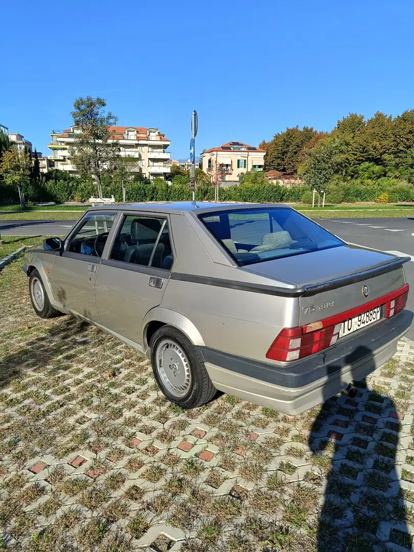 Alfa Romeo 75 2.0i ts - 1