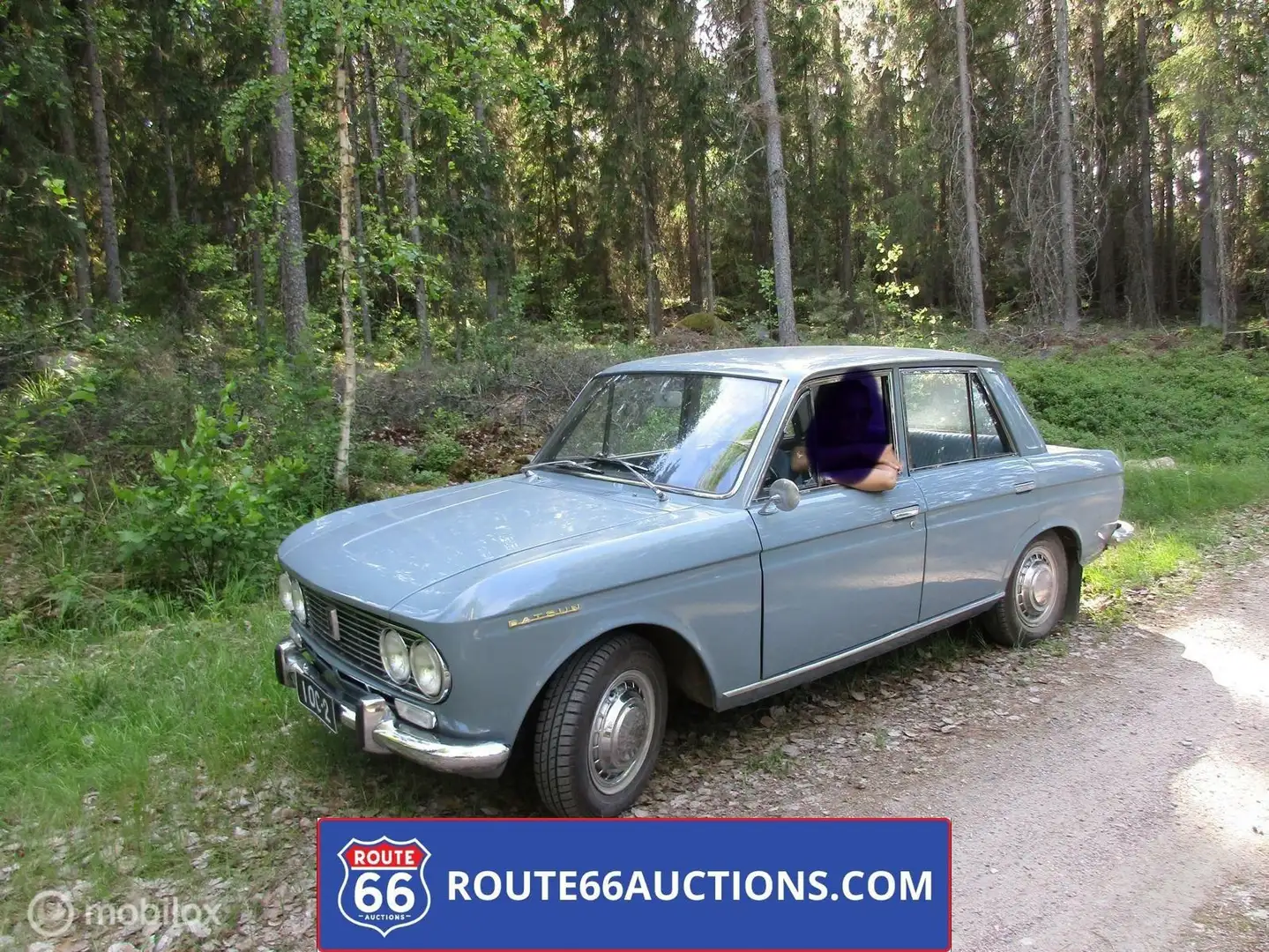 Oldtimer Datsun Bluebird 1300 Azul - 2