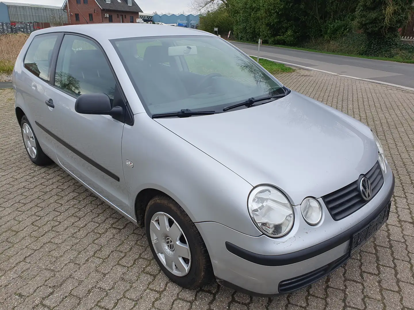 Volkswagen Polo Basis srebrna - 1