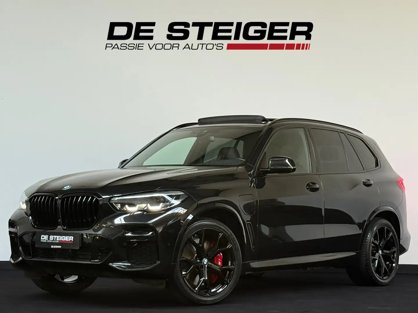 BMW X5 XDrive 45e High Executive M-Sport Pano Luchtvering Zwart - 1