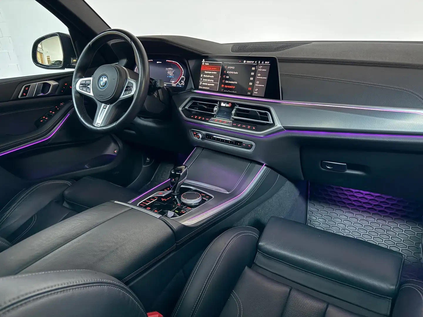 BMW X5 XDrive 45e High Executive M-Sport Pano Luchtvering Zwart - 2