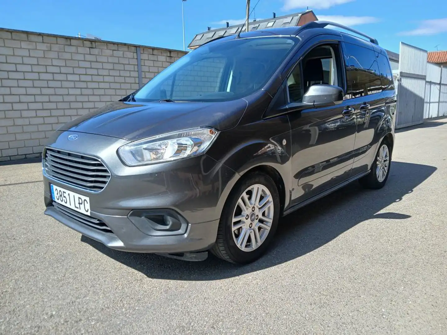 Ford Tourneo Courier 1.5TDCi Titanium 100 Gris - 1