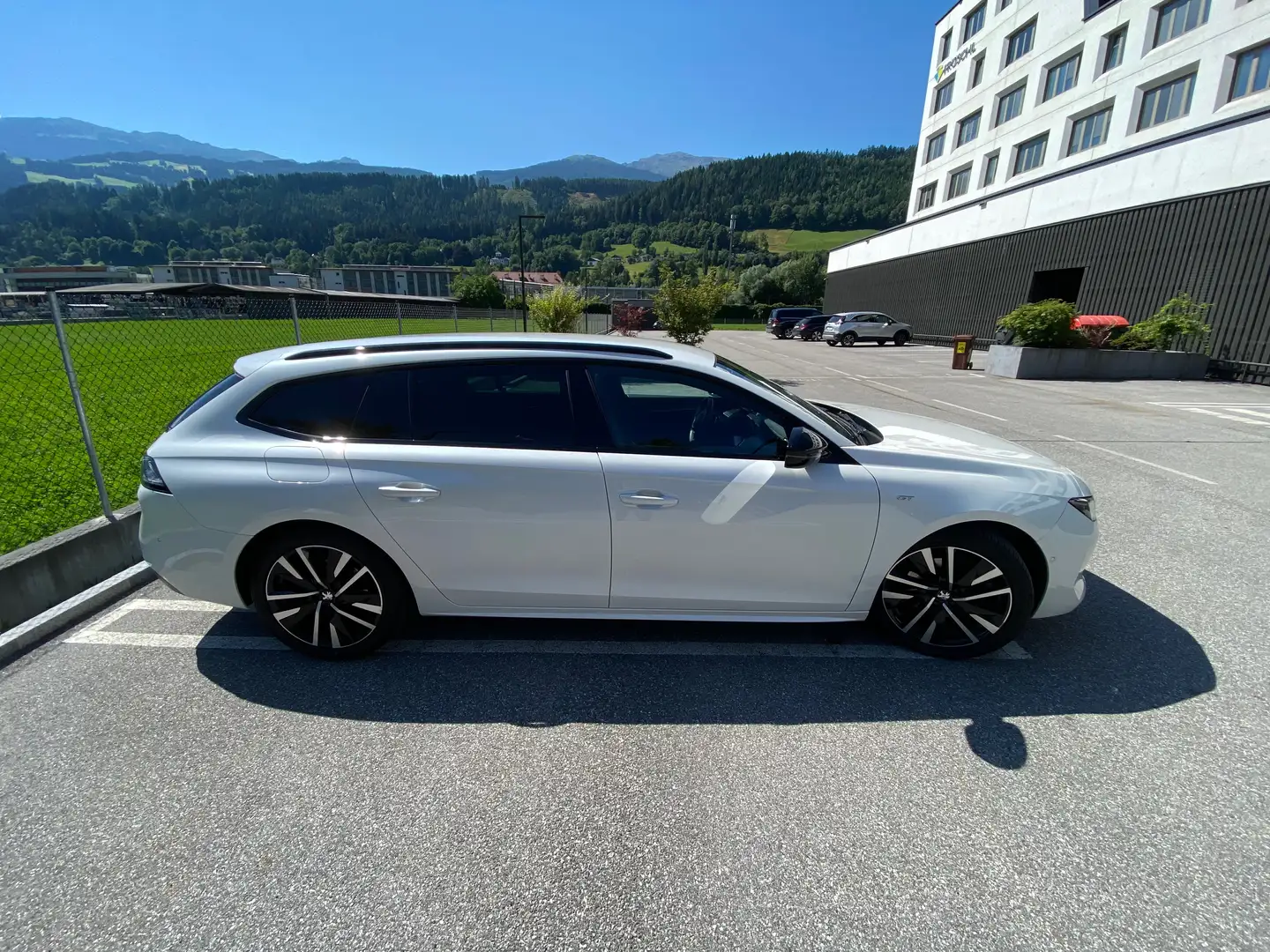 Peugeot 508 508 SW 1,5 BlueHDi 130 EAT8 S Weiß - 2