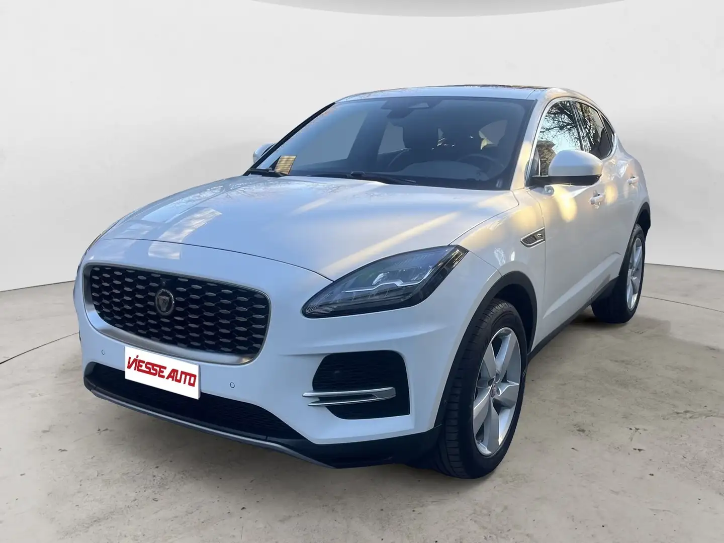 Jaguar E-Pace E-Pace 2021 2.0d i4 mhev SE awd 204cv auto Bianco - 1