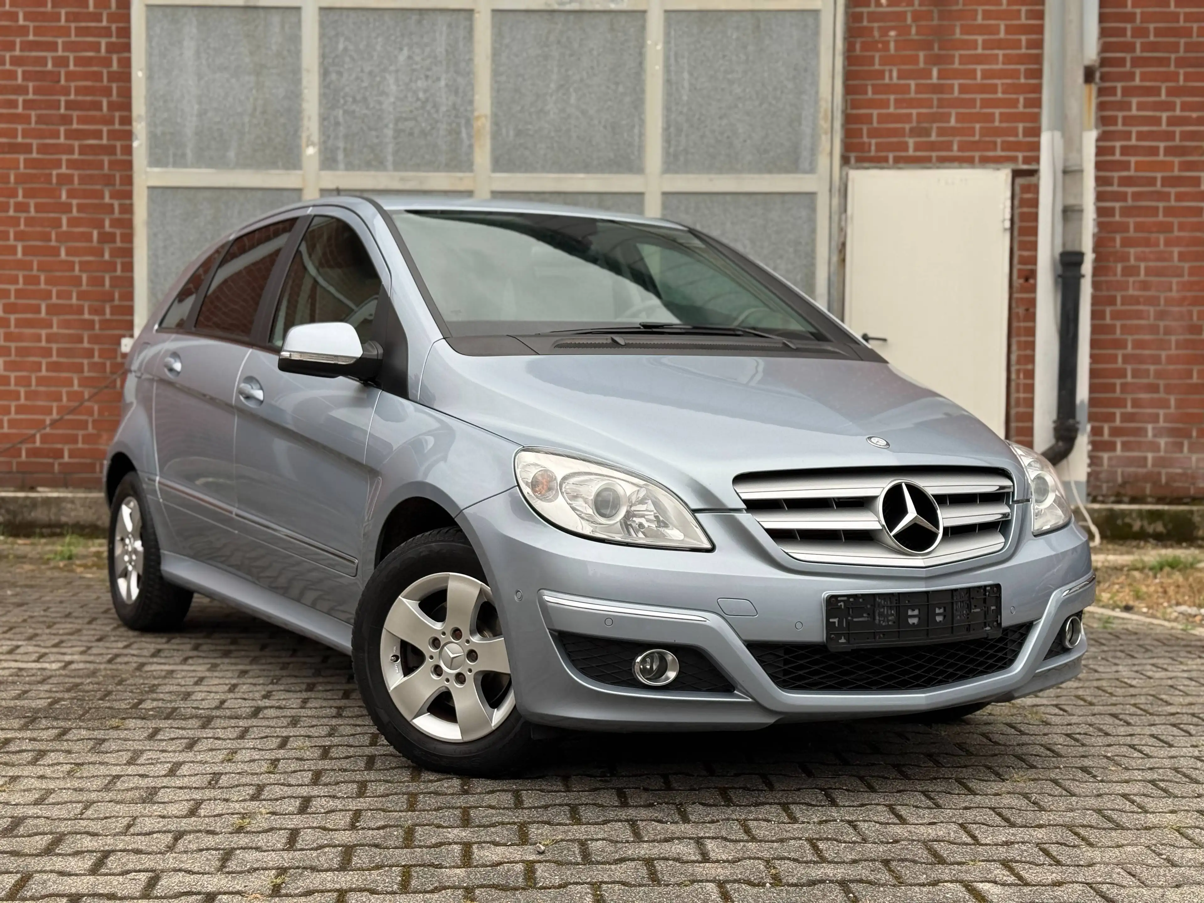Mercedes-Benz B 180 B 180 (245.232)