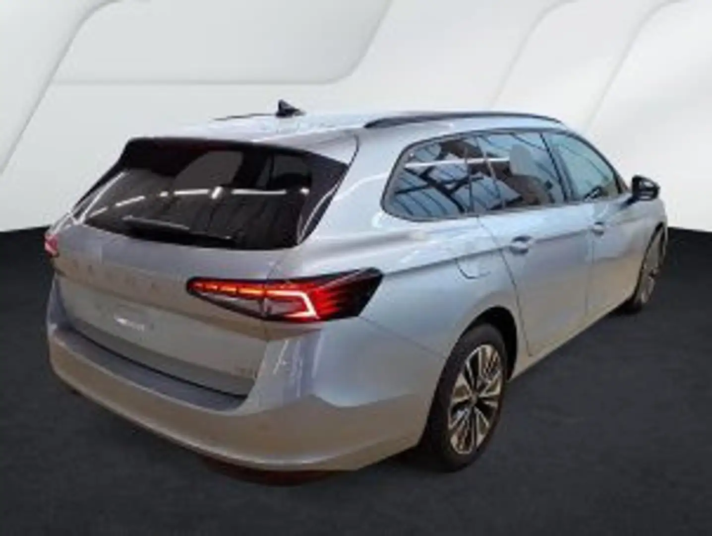 Skoda Superb Combi Selection*4x4*AHK*PANO*NAVI*SHZ*PDC Silber - 2