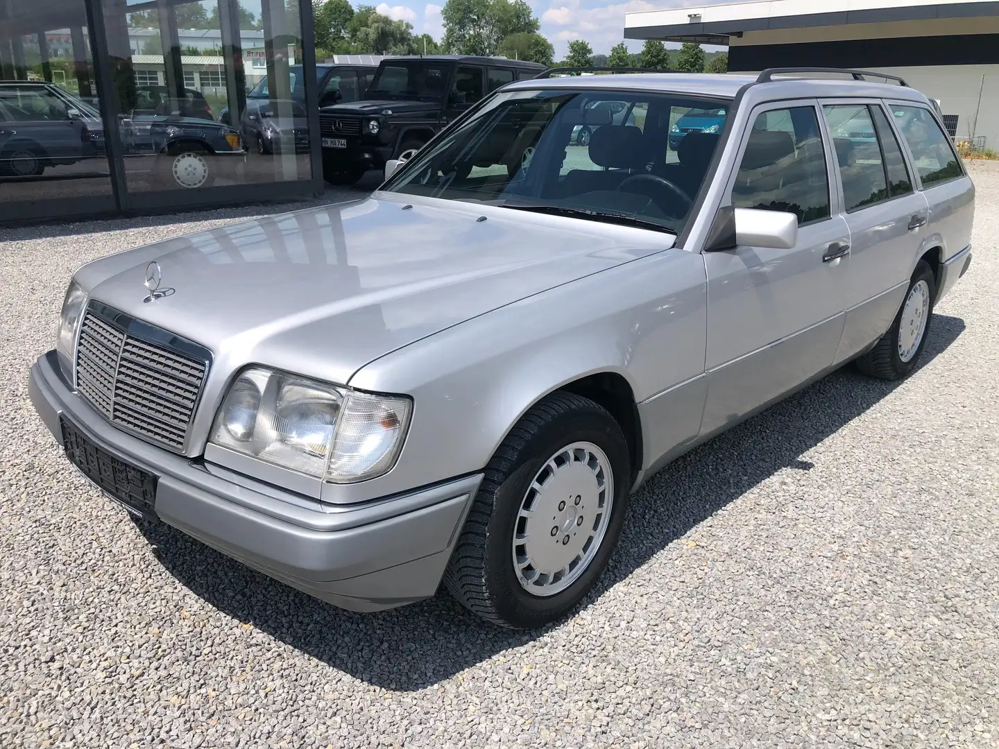 Mercedes-Benz E 200 T Automatik*AHK*Klimaanlage*Tempomat* Argent - 1