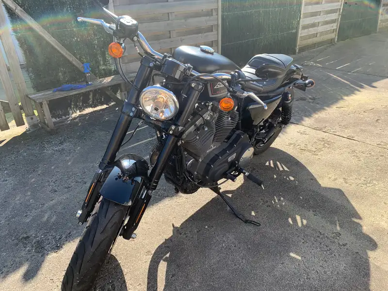 Harley-Davidson Roadster - foto 2