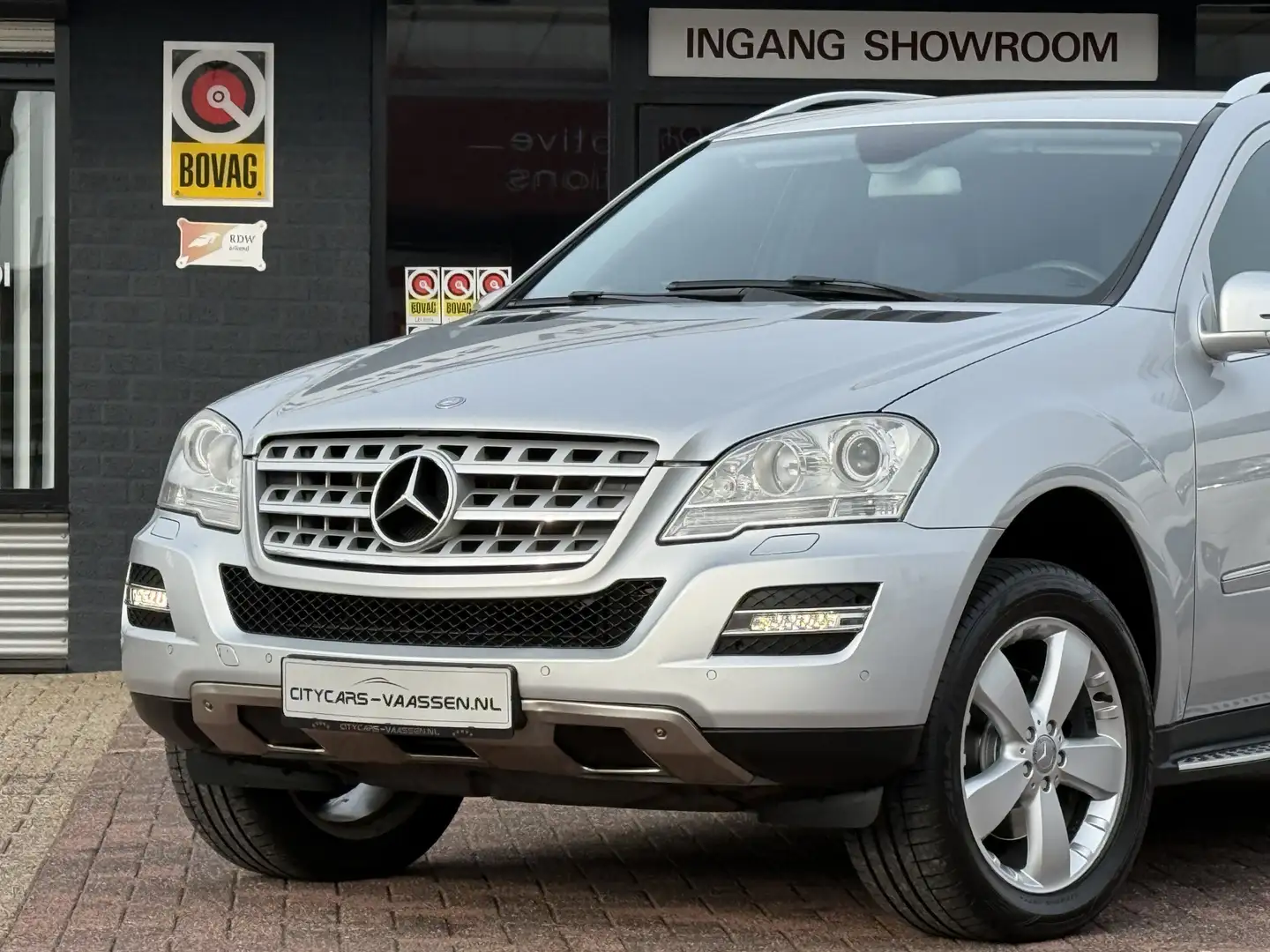 Mercedes-Benz ML 350 M-klasse facelift model 4Matic 272 pk youngtimer n Grijs - 2