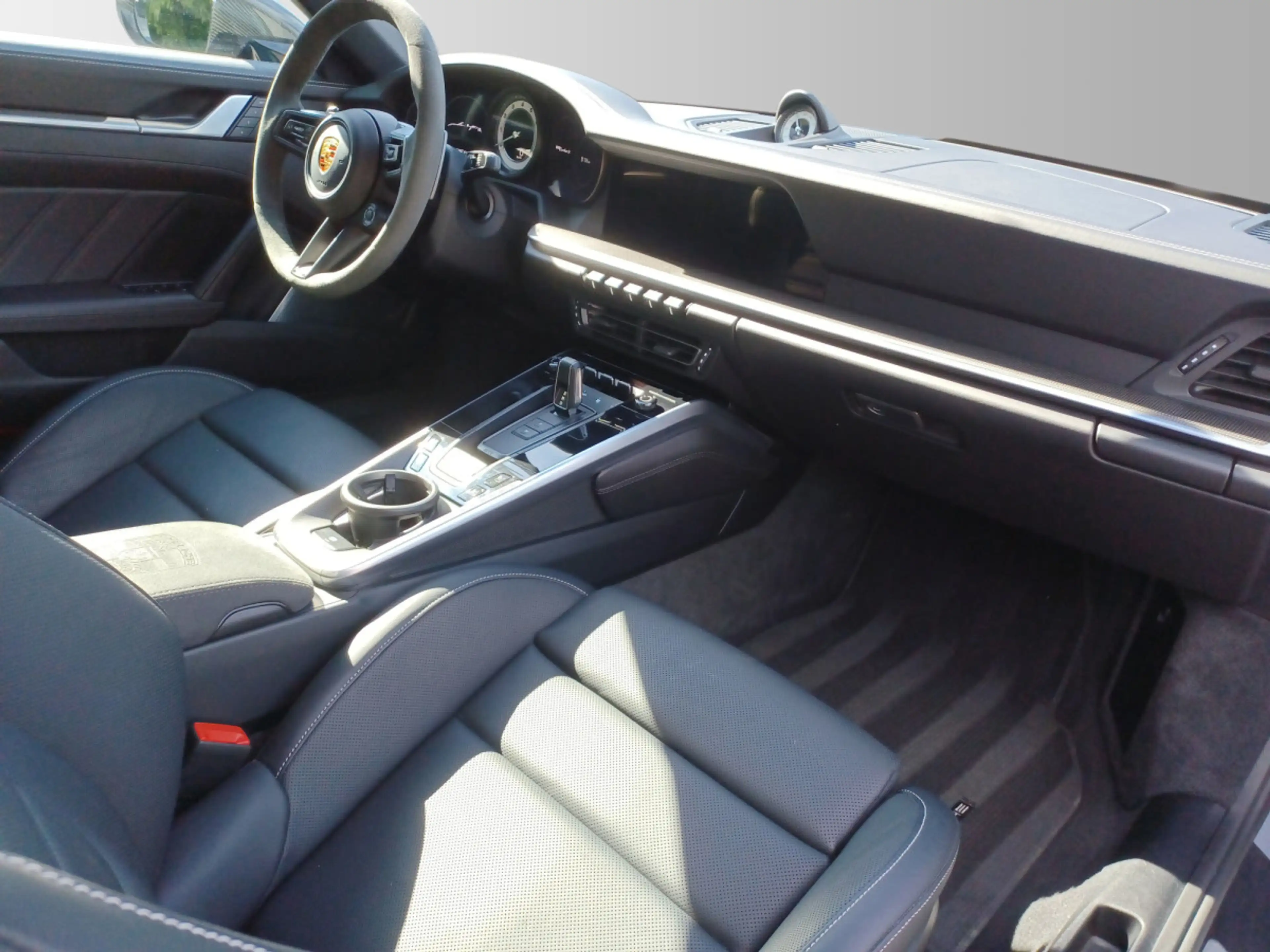 Porsche 911 Turbo S Cabriolet — photo 13