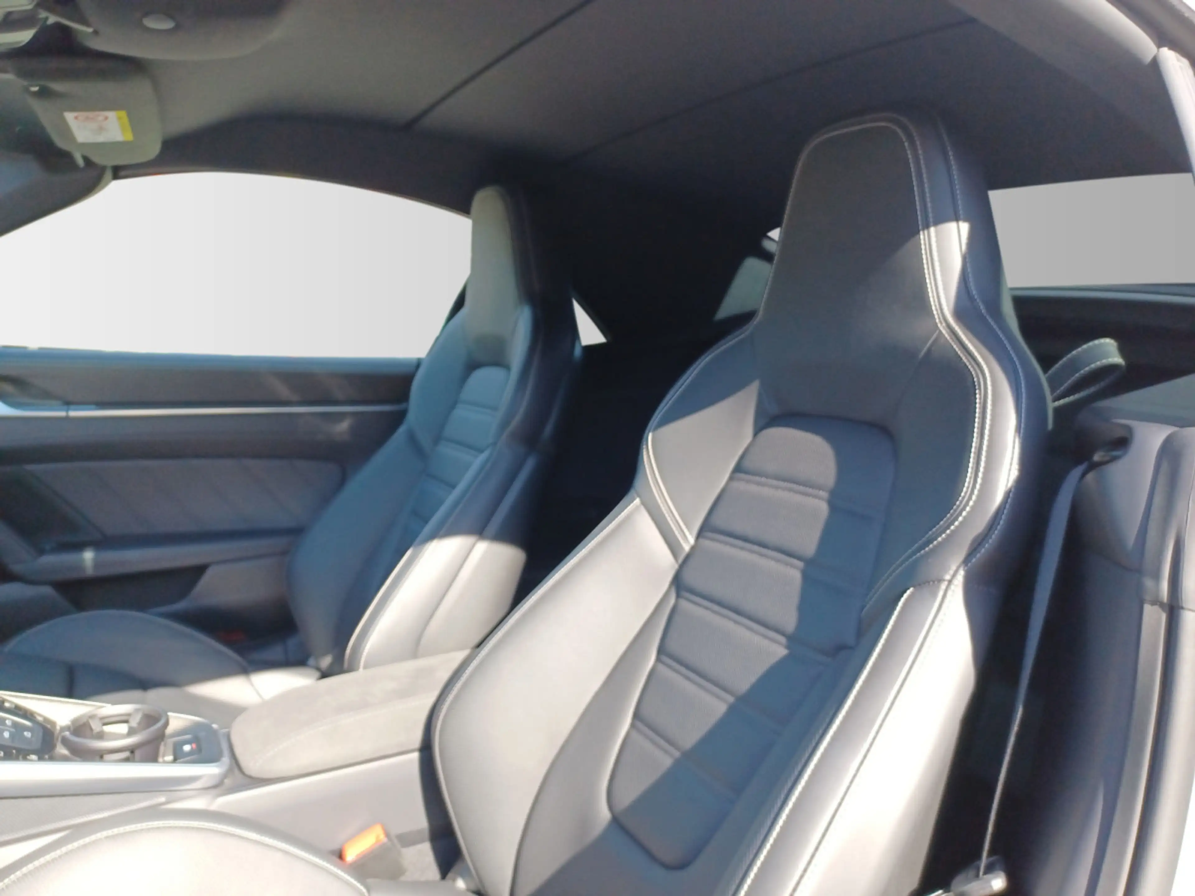 Porsche 911 Turbo S Cabriolet — photo 10