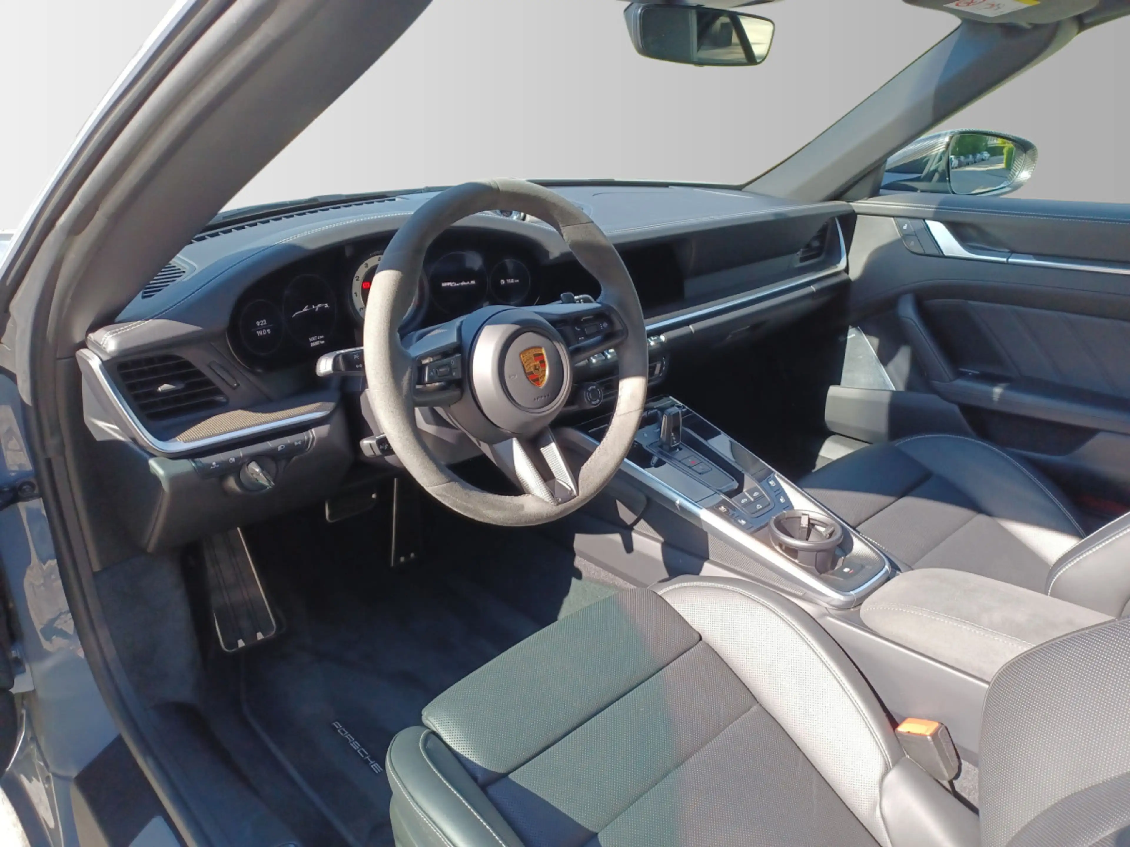 Porsche 911 Turbo S Cabriolet — photo 11