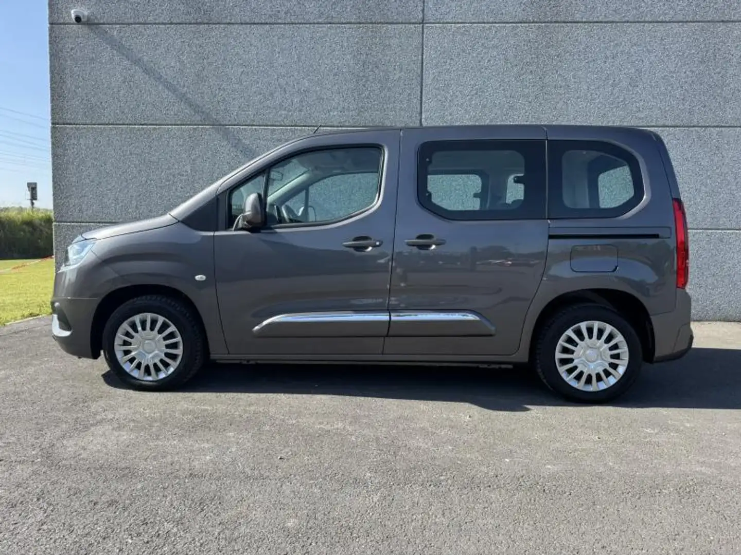 Toyota Verso SWB 1.5L Diesel 100hp 5MT Shut Fekete - 2