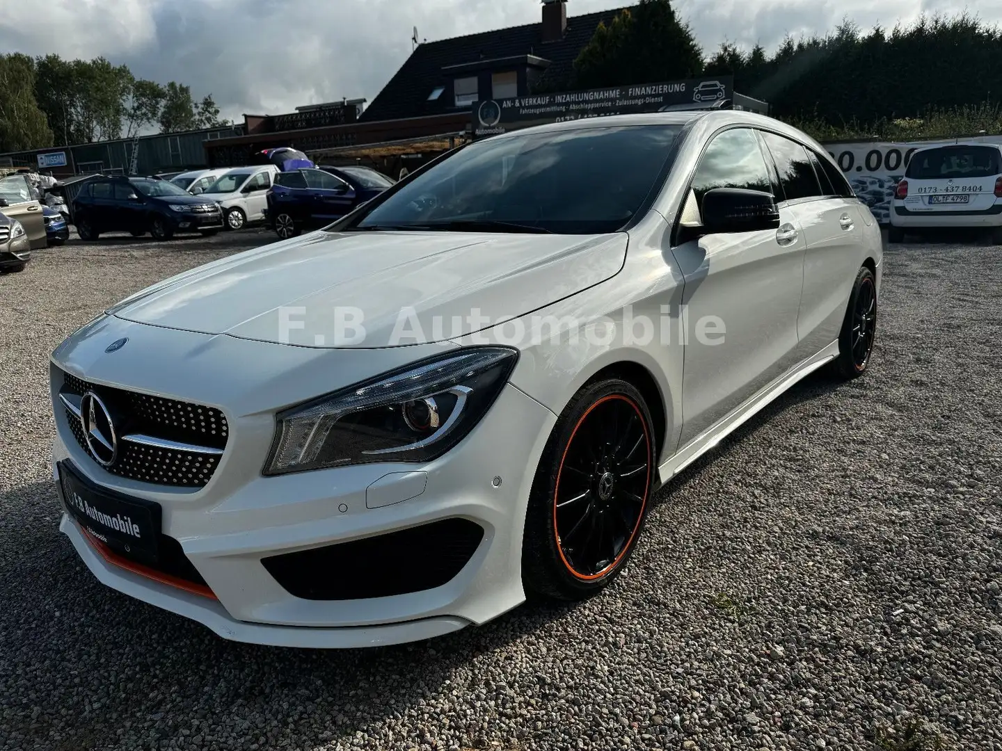 Mercedes-Benz CLA 200 Shooting Brake Orange Art Ed Weiß - 2