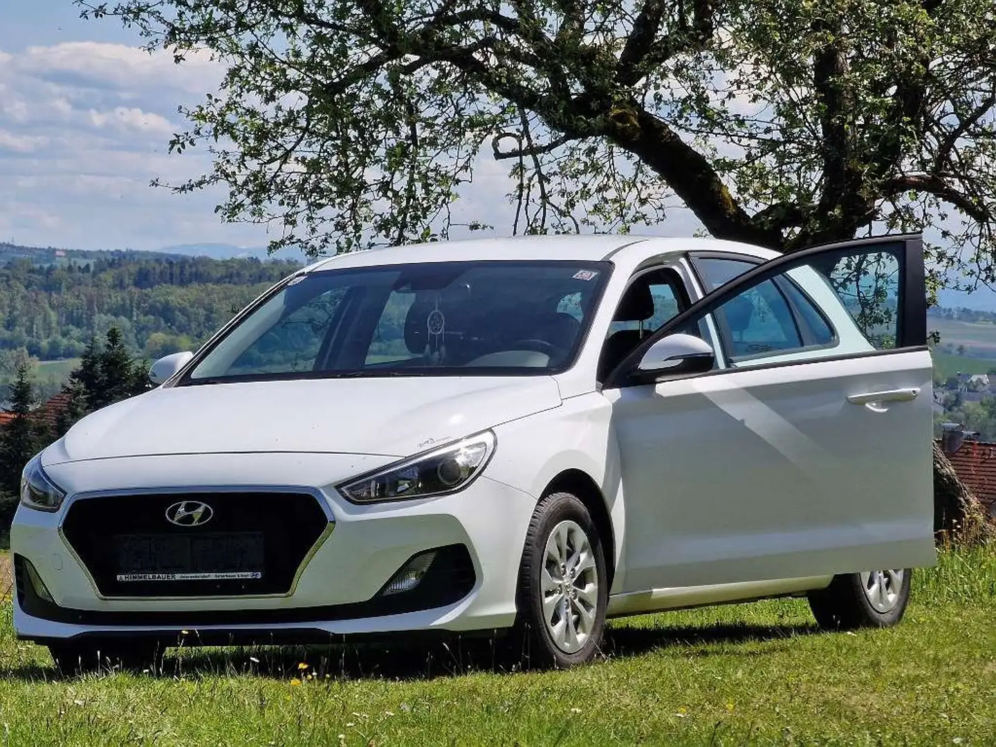 Hyundai i30 i30 1,4 MPI Entry Entry Weiß - 2
