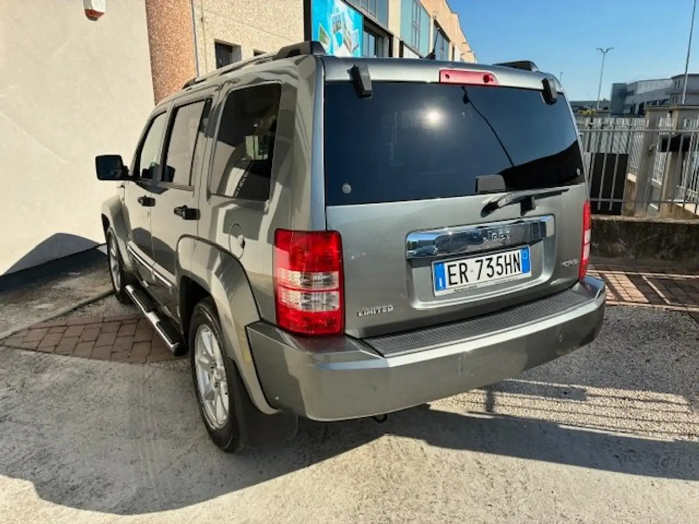 Jeep Cherokee Cherokee IV 2008 2.8 crd Overland auto my11 Grigio - 2