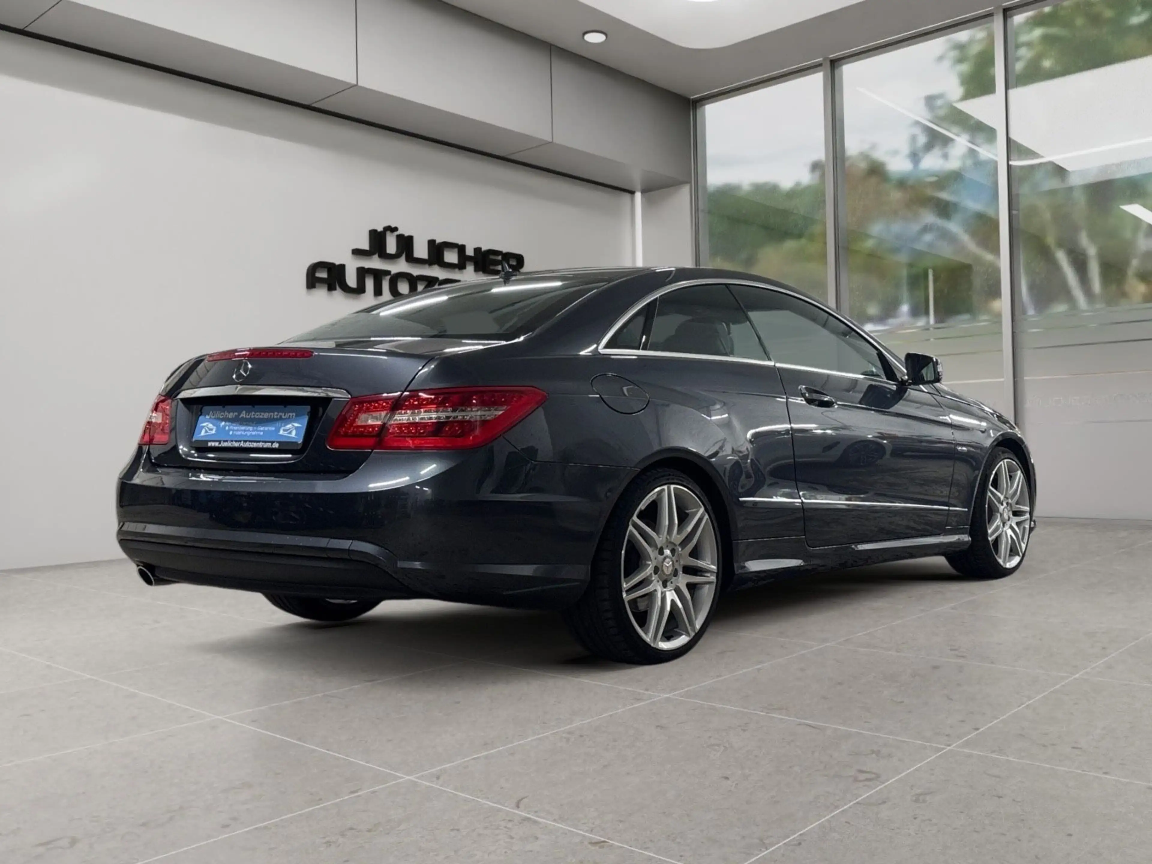 Mercedes-Benz E 250 CDI Coupe BlueEfficiency Avantg. Rentner — photo 3