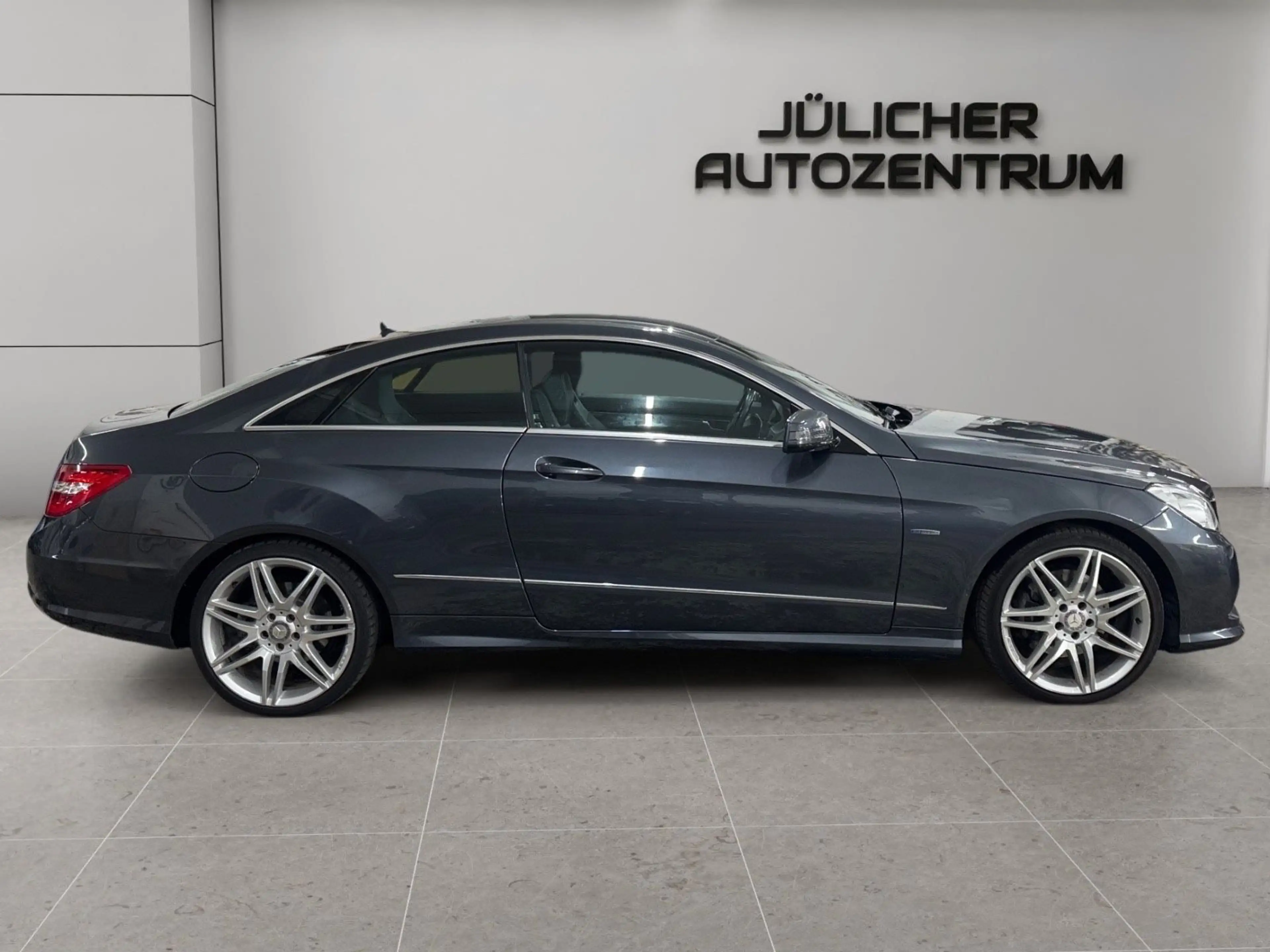 Mercedes-Benz E 250 CDI Coupe BlueEfficiency Avantg. Rentner — photo 2