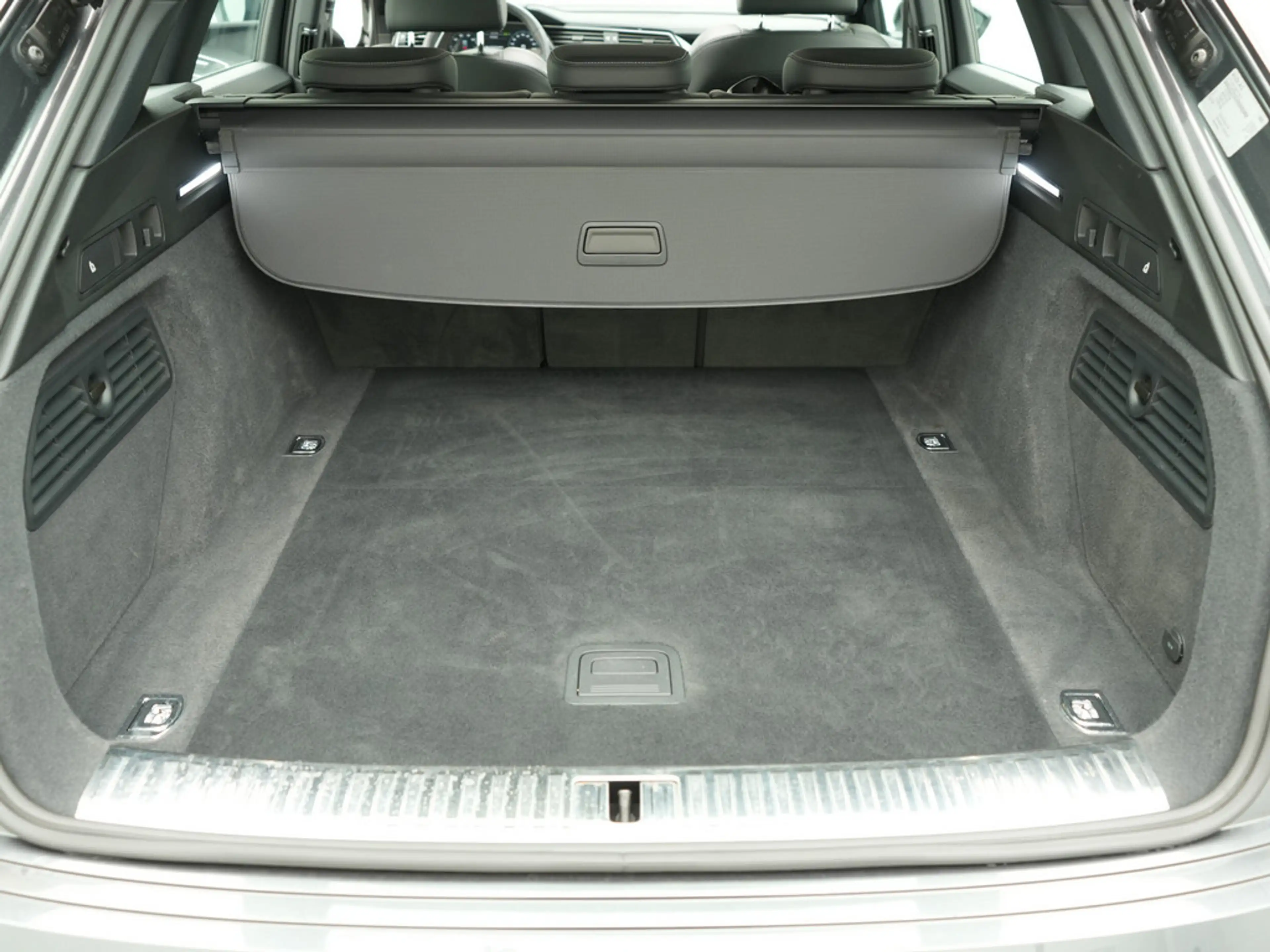 Audi Q8 e-tron 50 quattro ACC AHK PANO NAVI B&O — photo 5