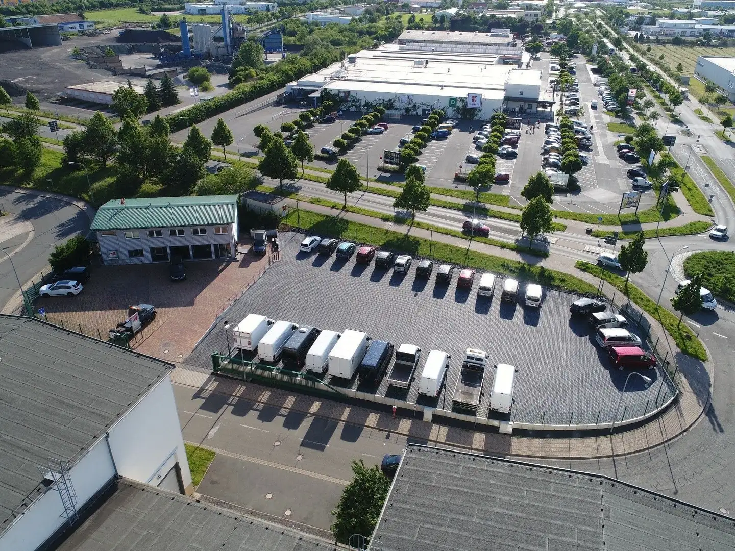 Mercedes-Benz Sprinter SPRINTER 317 AUT/MBUX/NAV/360/AHK3.5/STDHZG/DIST Schwarz - 2