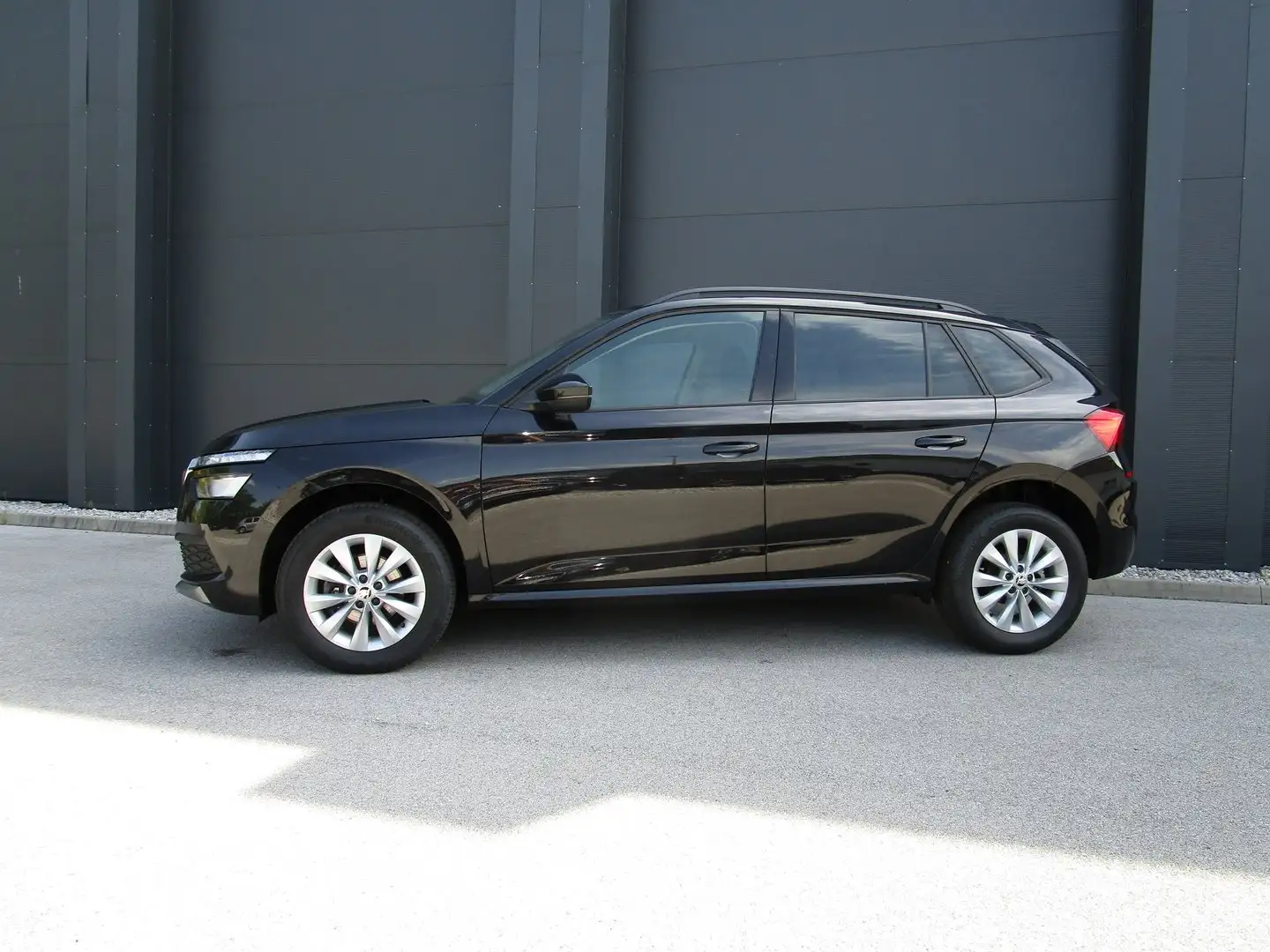 Skoda Kamiq Ambition TSI ACT Schwarz - 2