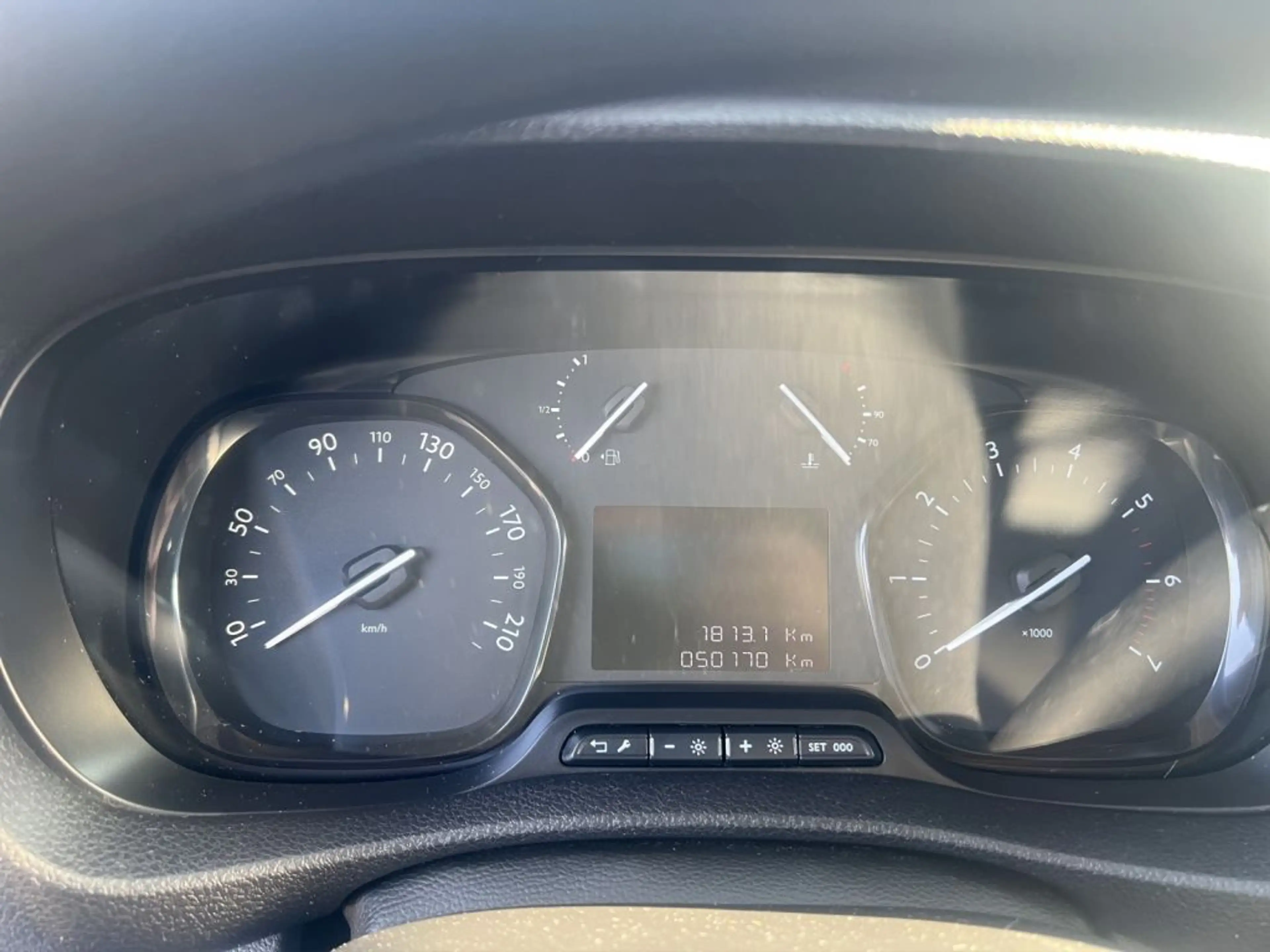 Opel Vivaro 2.0 D M — photo 8