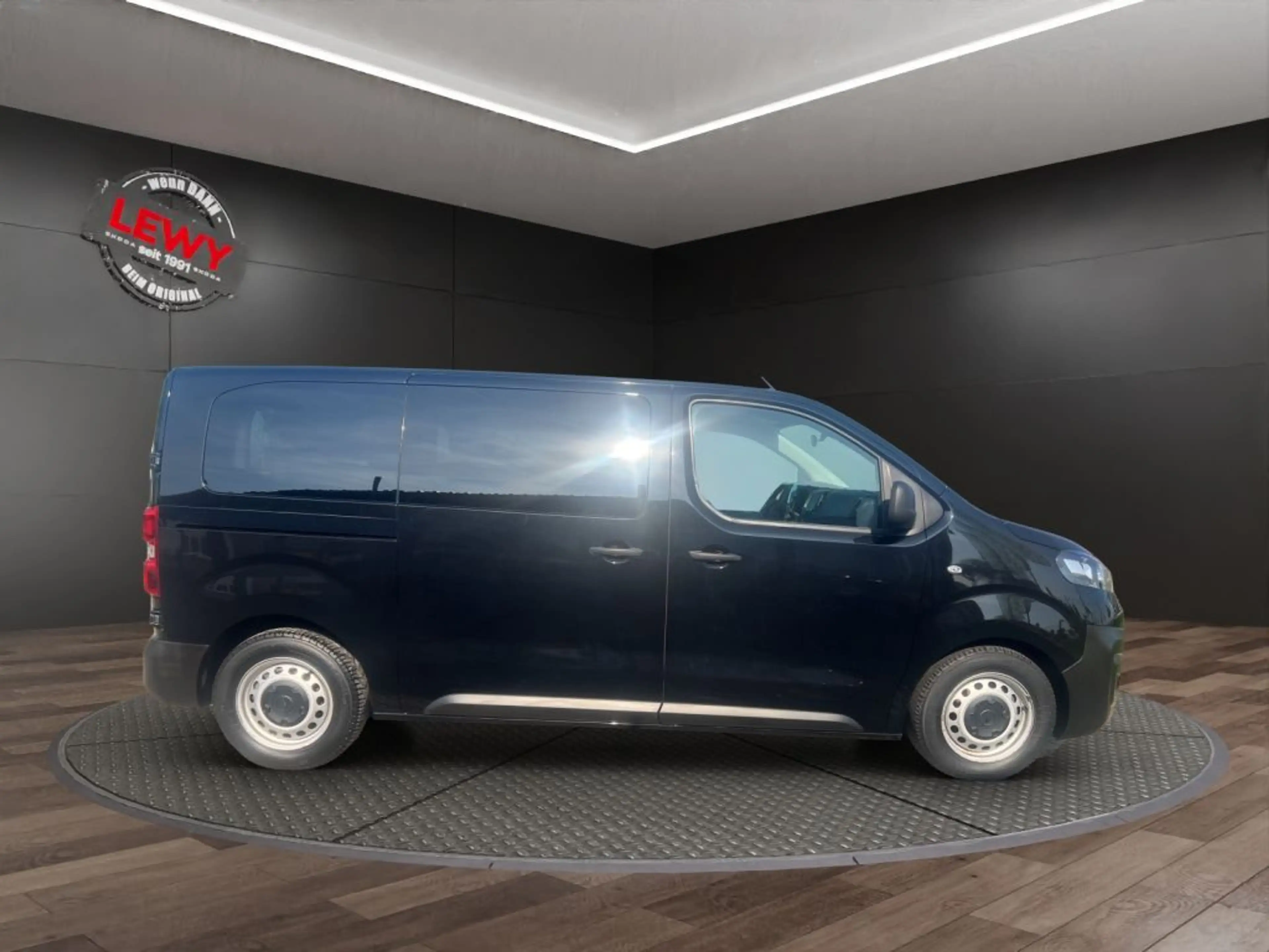 Opel Vivaro 2.0 D M — photo 3