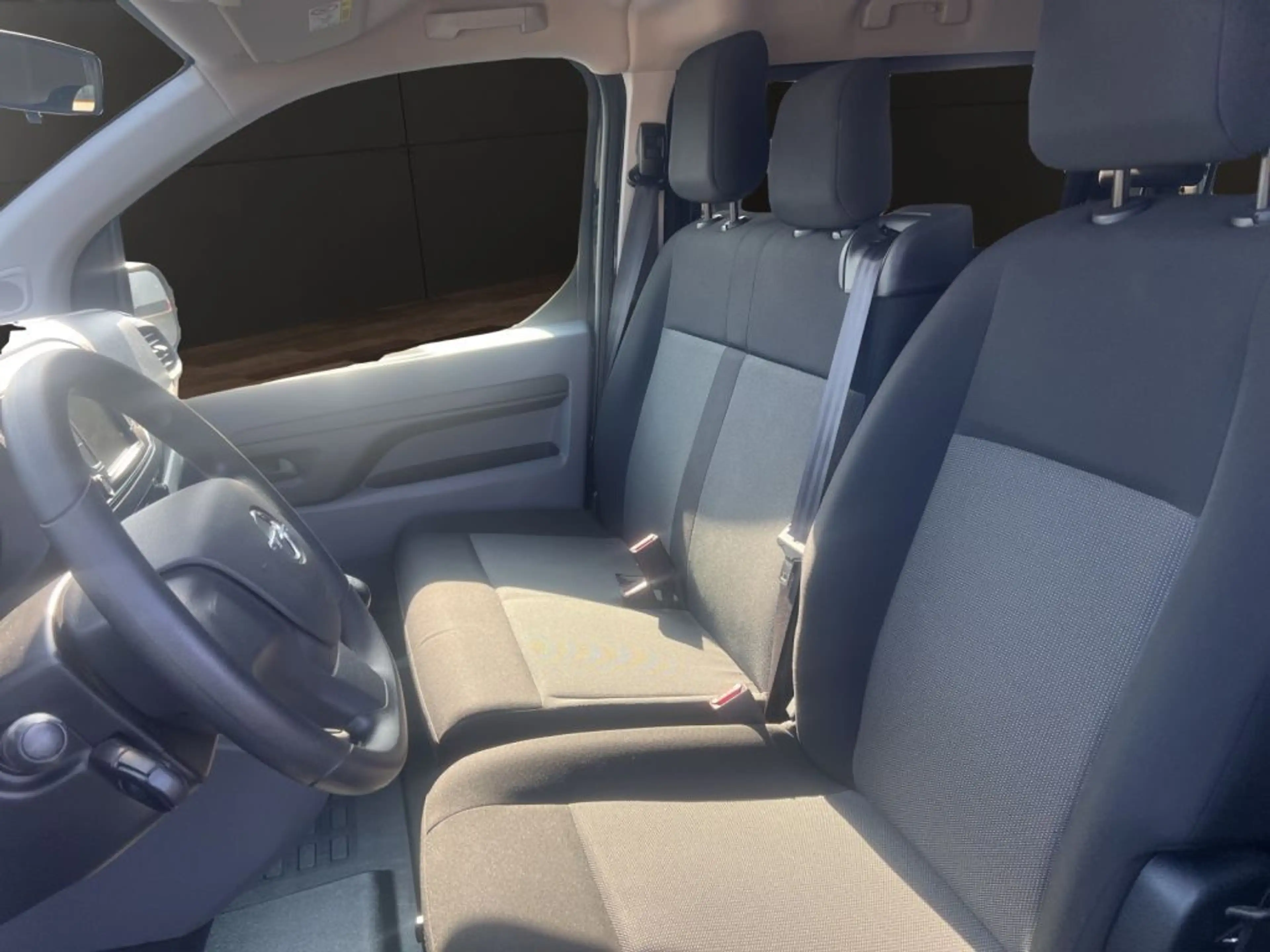 Opel Vivaro 2.0 D M — photo 6