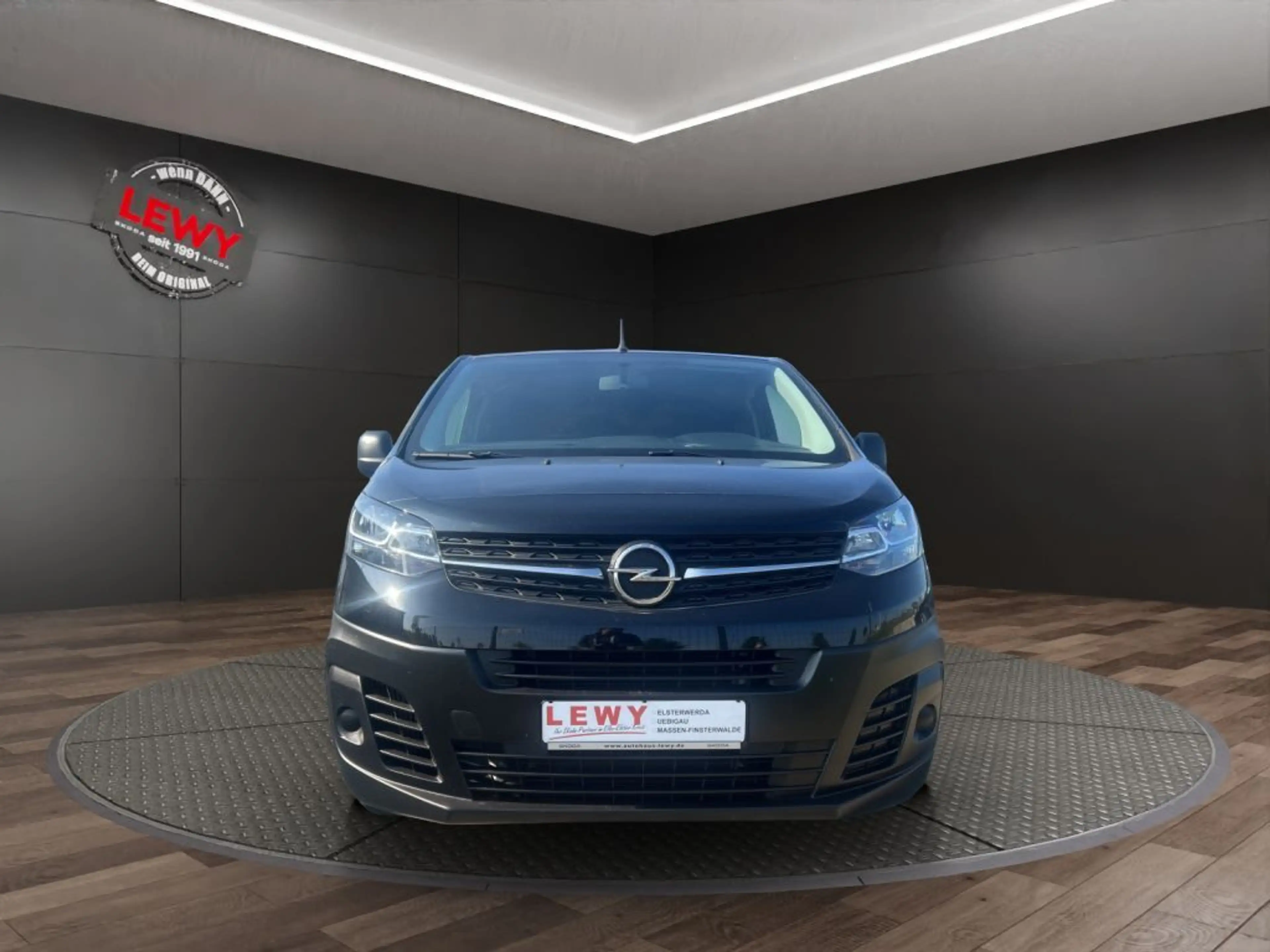 Opel Vivaro 2.0 D M — photo 2